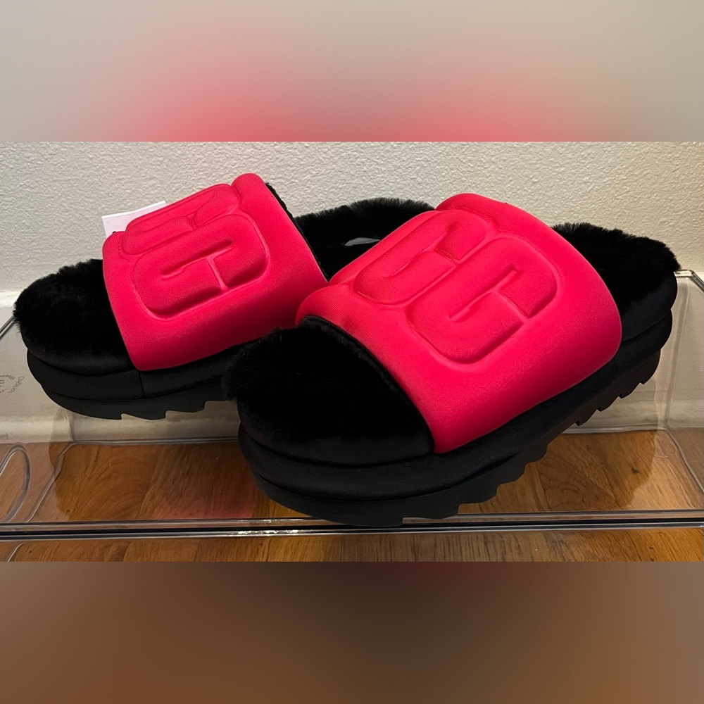 ✨ BNWOB - UGG Pink Puft Slide Sandals ✨
